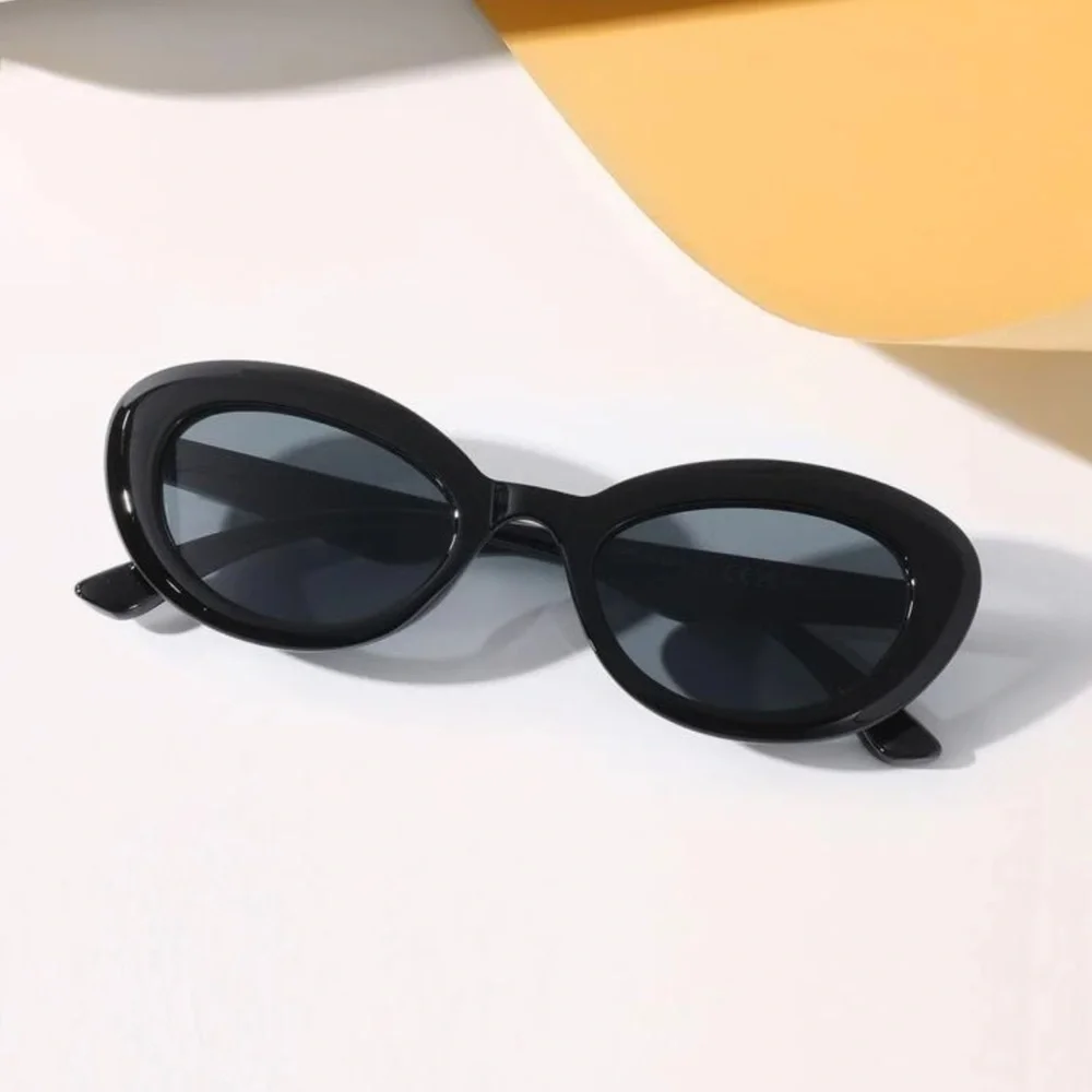 New Womans Street Photography Black Grey UVA UVB Small Frame Classic Sunglasses